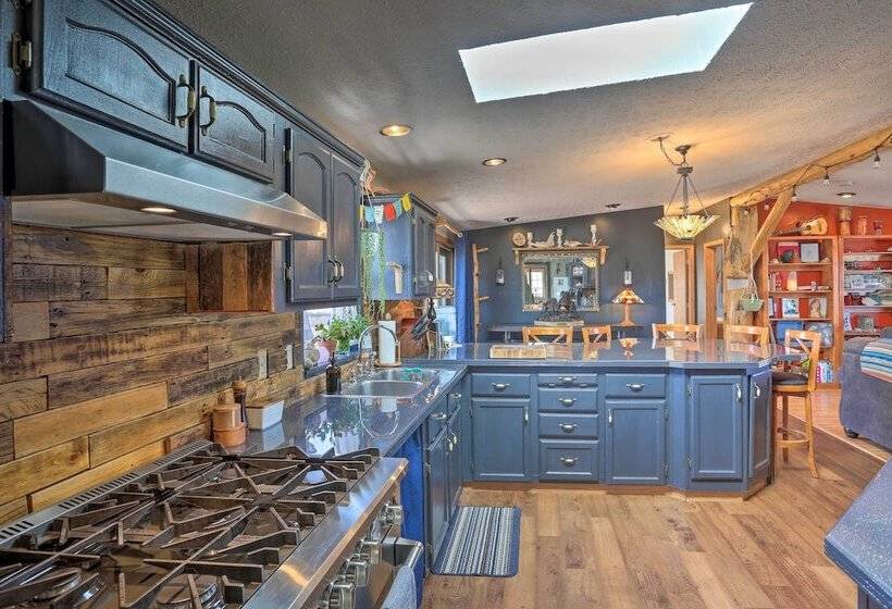 Cozy Black Hills Home On 13 Acres W/ Deck & Views!