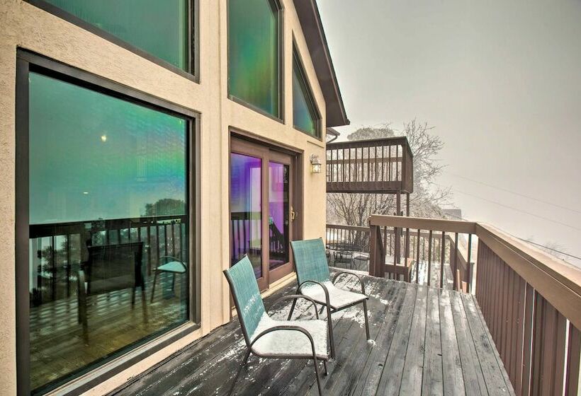 Evergreen Retreat + Hot Tub, Mtn Views & Game Room