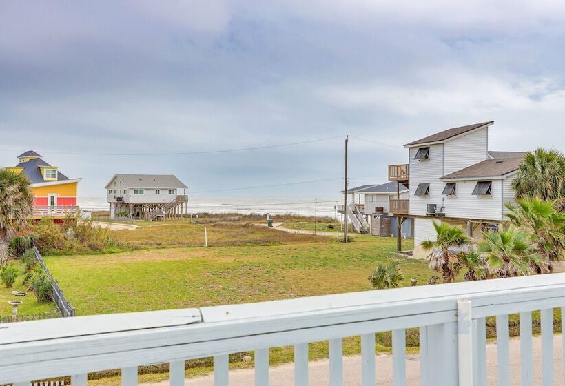 Steps To Beach: Galveston Vacation Rental!