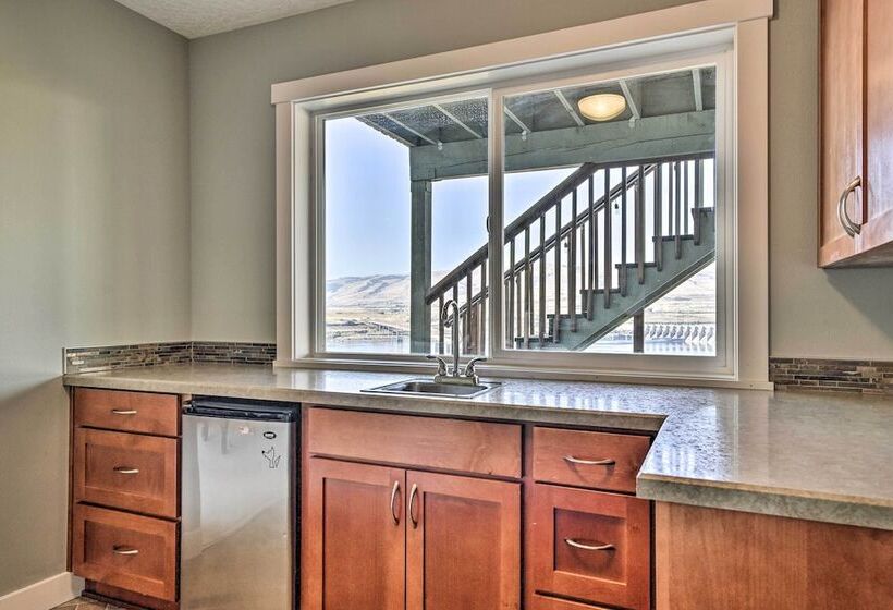 Incredible Oregon Retreat W/ Private Hot Tub!