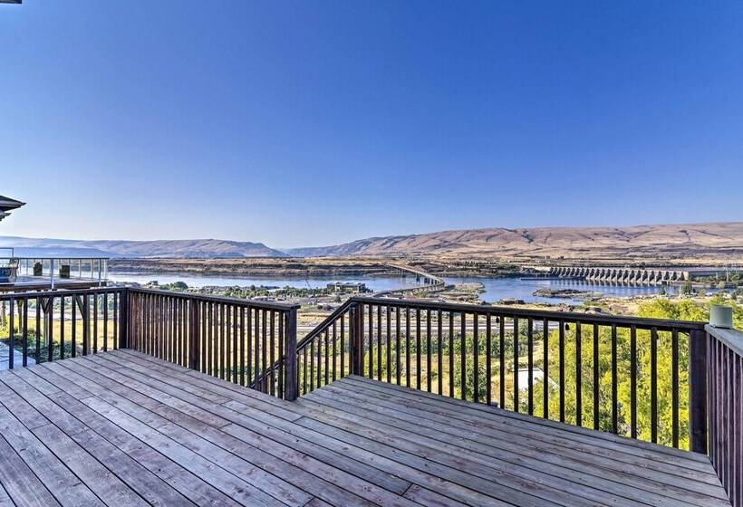 Incredible Oregon Retreat W/ Private Hot Tub!