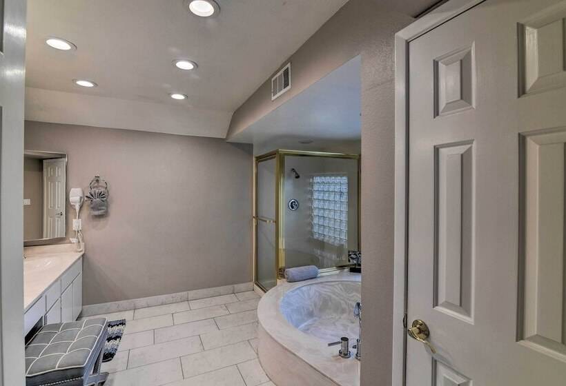 Las Vegas House W/ Pool & Hot Tub   1 Mi To Strip!