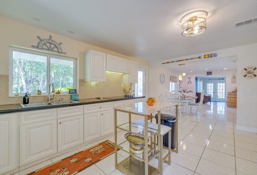 Laurel On The Lakes  Floral City Escape W/ Canoe!