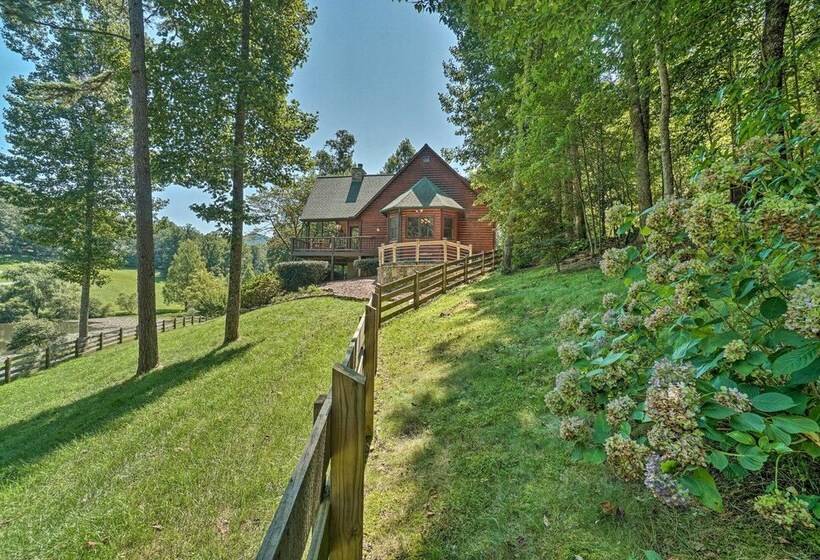 Hayesville Cabin W/ Game Room & Mtn Views!
