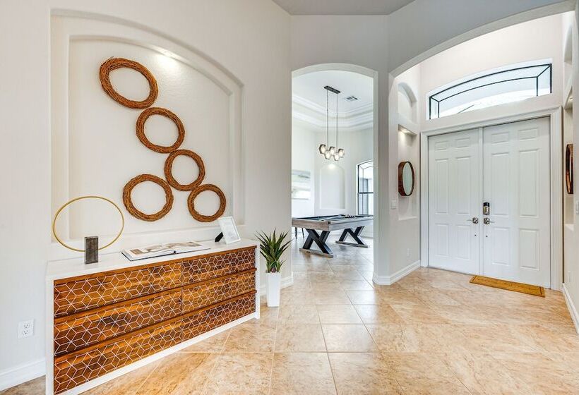 Luxury House With Private Acreage   Near Golfing!