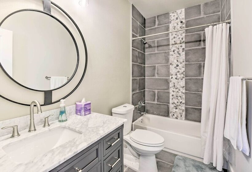 Modern Santa Rosa Beach Retreat W/ Yard & Patio!