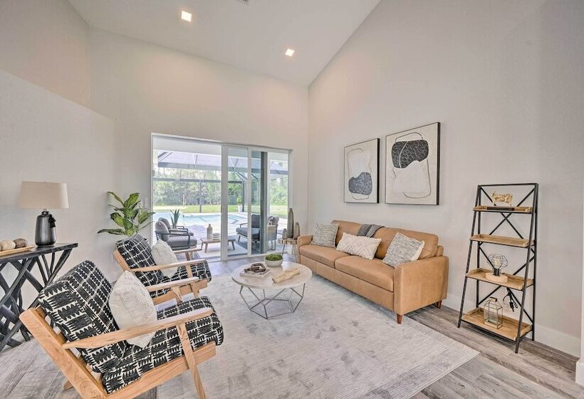 Sand Volleyball Court, Pool & Spa: Naples Gem!