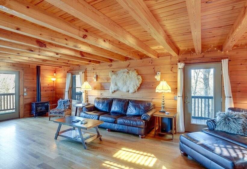 Hot Tub & Game Room: Powderhorn Mountain Cabin