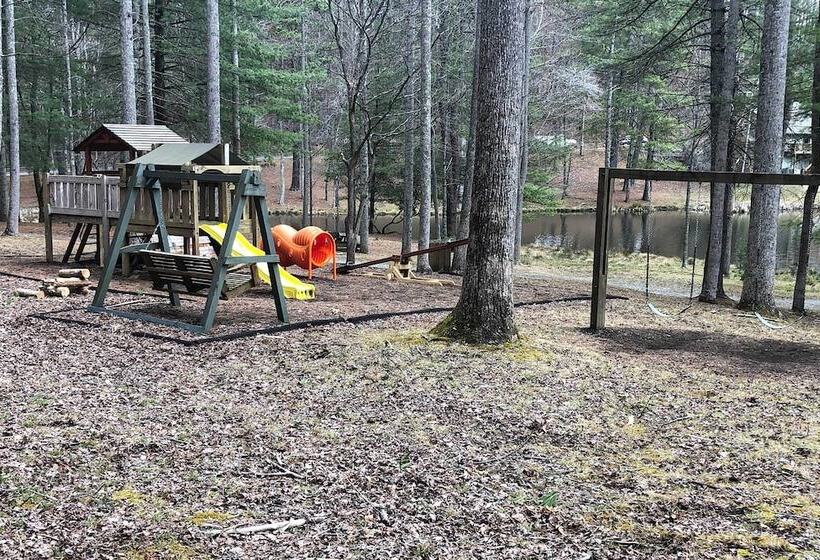 Hot Tub & Game Room: Powderhorn Mountain Cabin