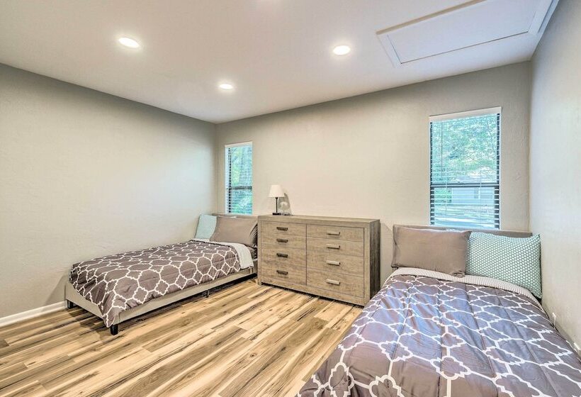 Remodeled Family Home W/ Patio   Walk To Uf!