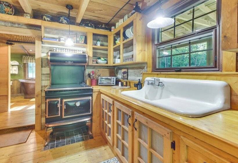 Restored Buchanan Log Cabin On 9 Mile Creek!