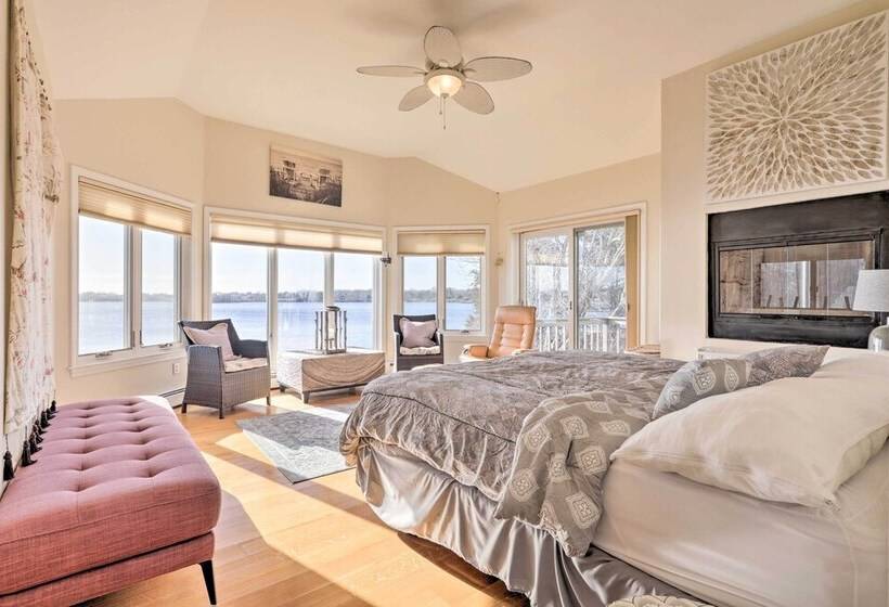 Kayaks, Deck & Pond Access: Rhode Island Retreat!