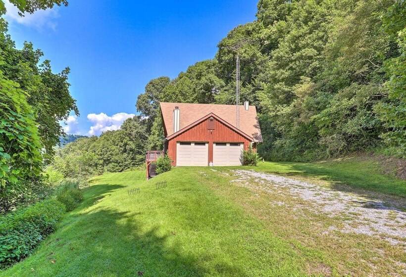 Stunning Views: Mountaintop Cabin In Burnsville!