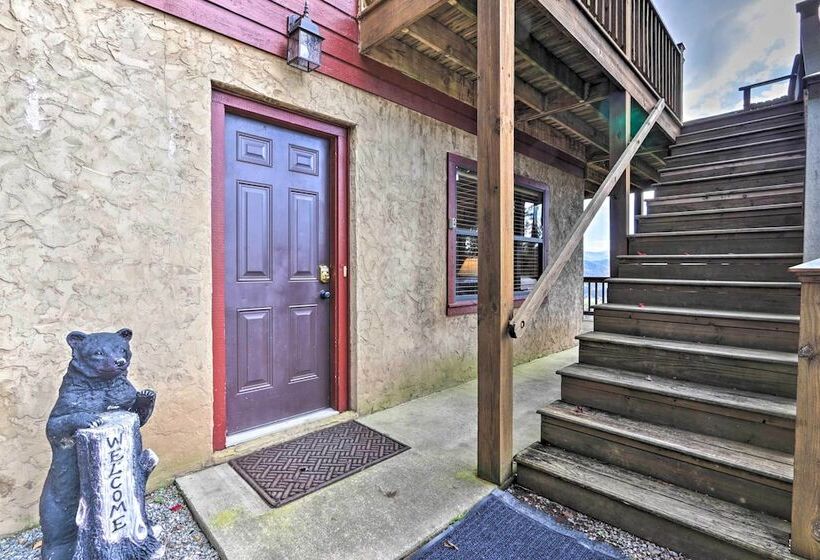 Smoky Mountain Retreat W/ Hot Tub, Arcade Games