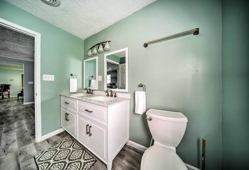 Spacious Geneva House < .5 Mi To The Strip!