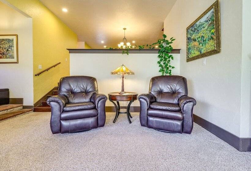 Spacious Manitou Home W/ Views In Central Location