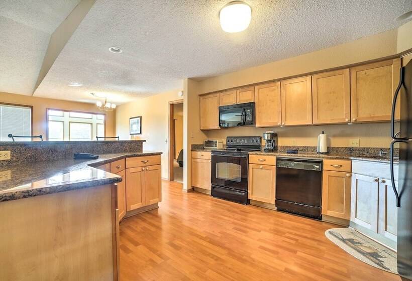 Holiday Island Home W/ Patio + Golf Course View!