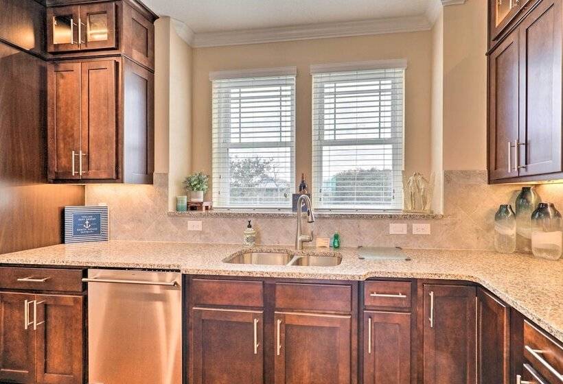 Spacious St Augustine Retreat: Walk To Beach