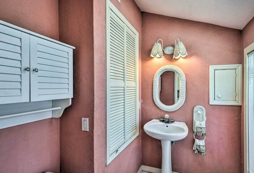 Sunny Florida Home W/ Decks & View, Steps To Beach