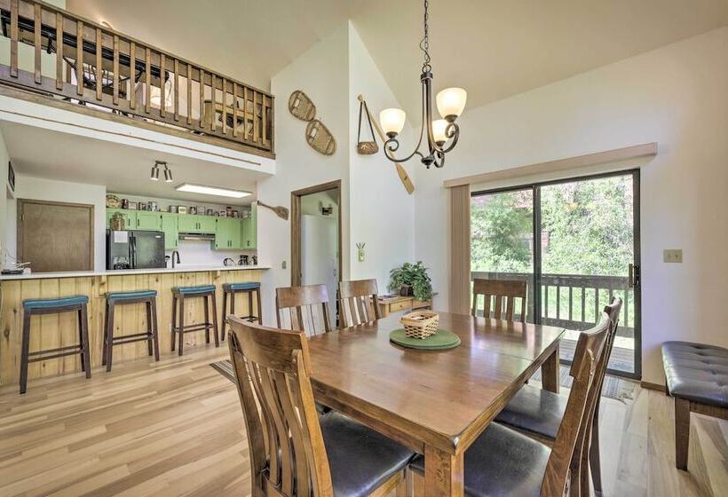 The River Home  Cabin W/ Yard: Near Wolf Creek!