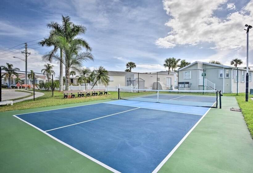 Waterfront Nettles Island Beach House: Pool Access
