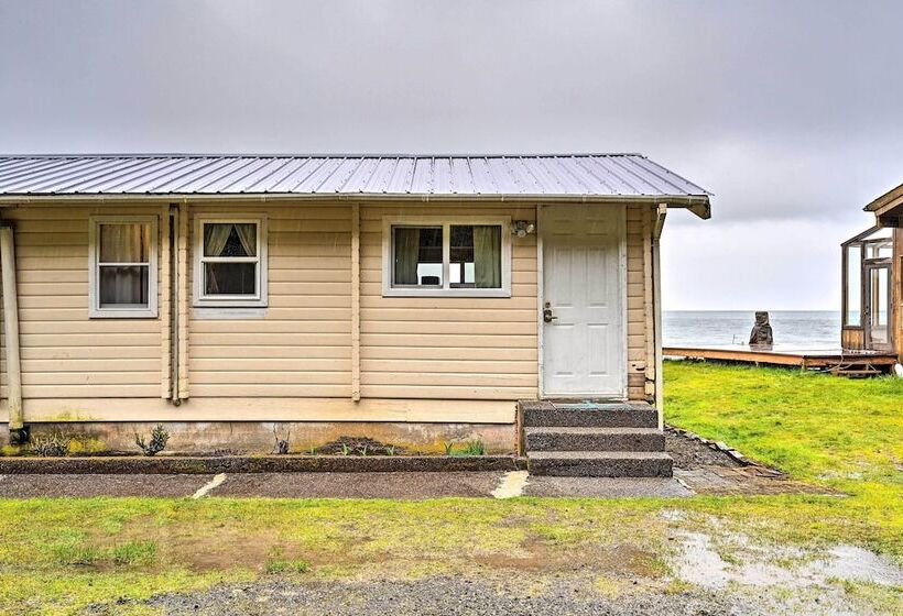 Waterfront Sekiu Escape   9 Mi To Neah Bay!