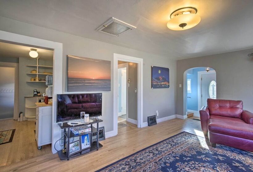 Adventure Home Base   7 Blocks To Downtown!