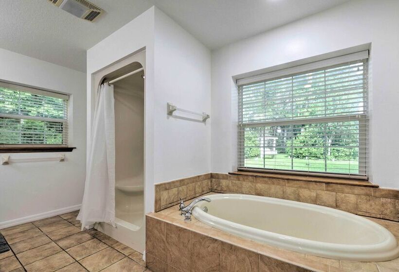 Brooksville Home W/ Lanai ~ 15 Min To Downtown!