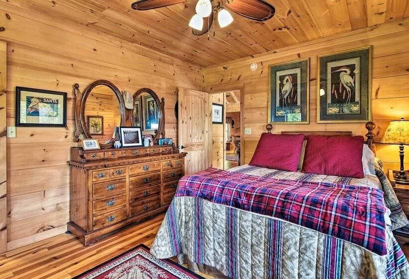 Cabin W/ Bbq + Games   Walk To Blue Ridge Parkway!