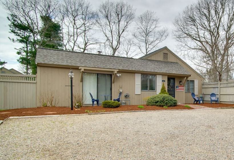 Charming Cape Cod Home W/ Patio, 2 Mi To Beach!