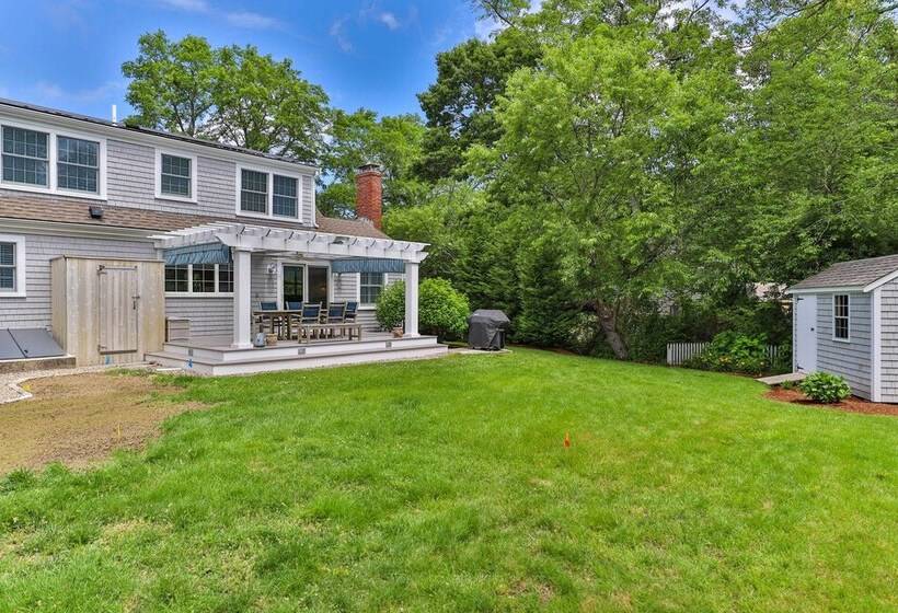 Charming Cottage W/ Deck Walk To Skaket Beach!