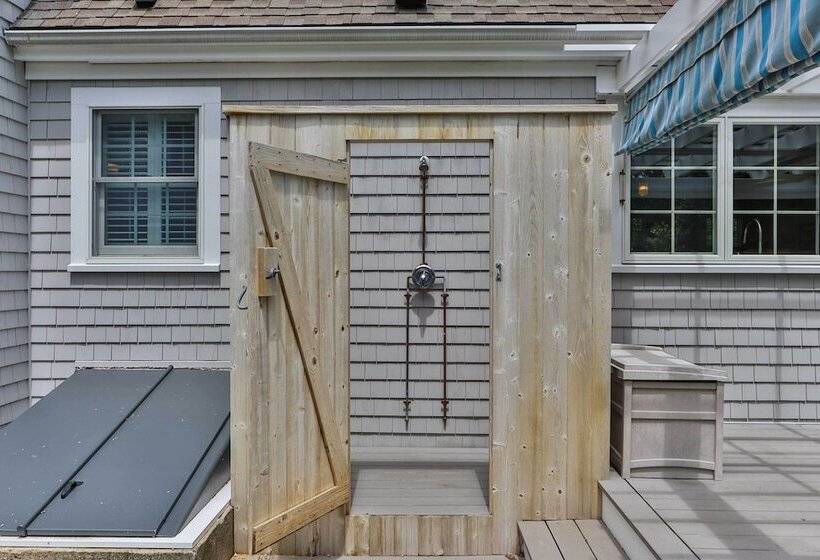 Charming Cottage W/ Deck Walk To Skaket Beach!