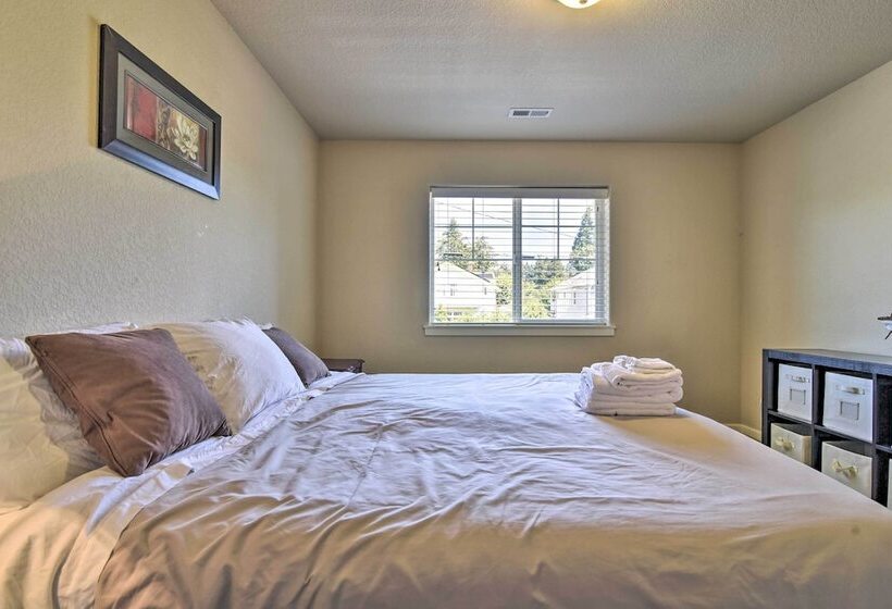 Portland Home W/ Private Hot Tub: 9 Mi To Downtown