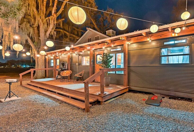 Charming Tiny Home W/ Private Hot Tub!