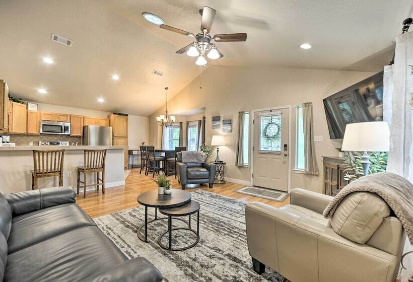 Cozy Canyon Lake Abode < 1 Mi To Boat Ramp!