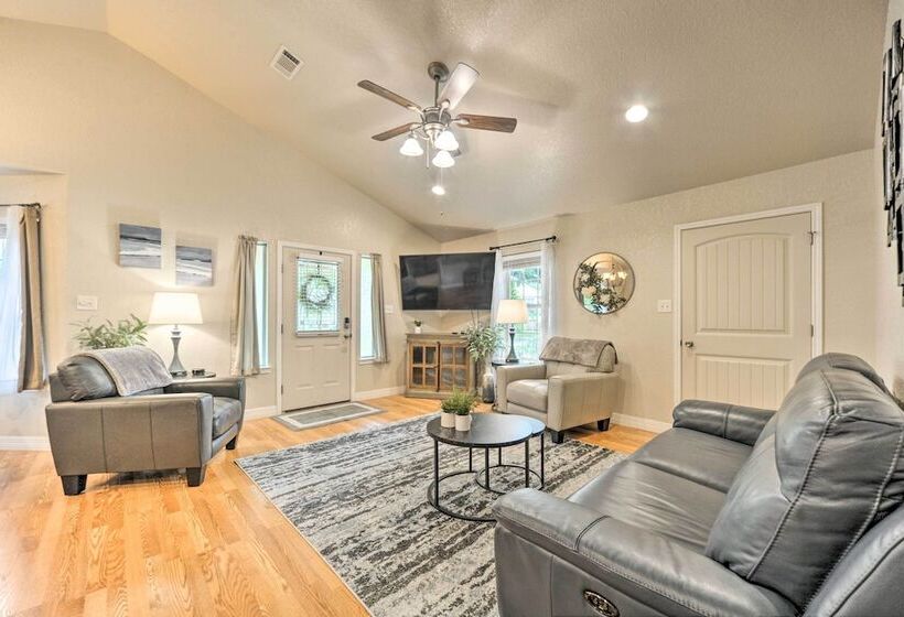 Cozy Canyon Lake Abode < 1 Mi To Boat Ramp!