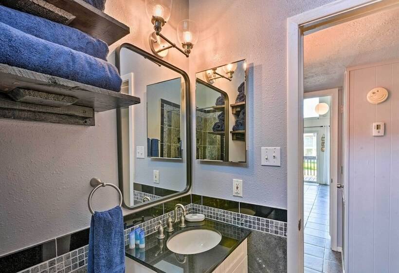 Cozy Galveston Beach House   Walk To The Gulf!