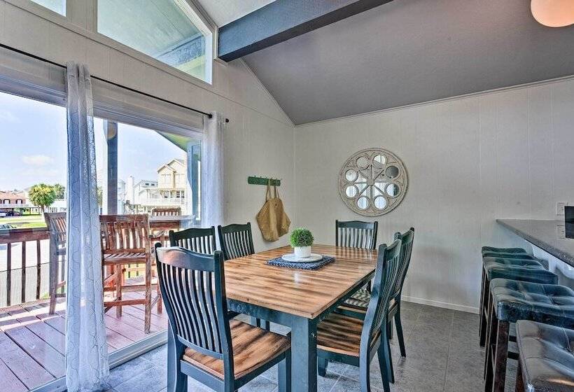 Cozy Galveston Beach House   Walk To The Gulf!