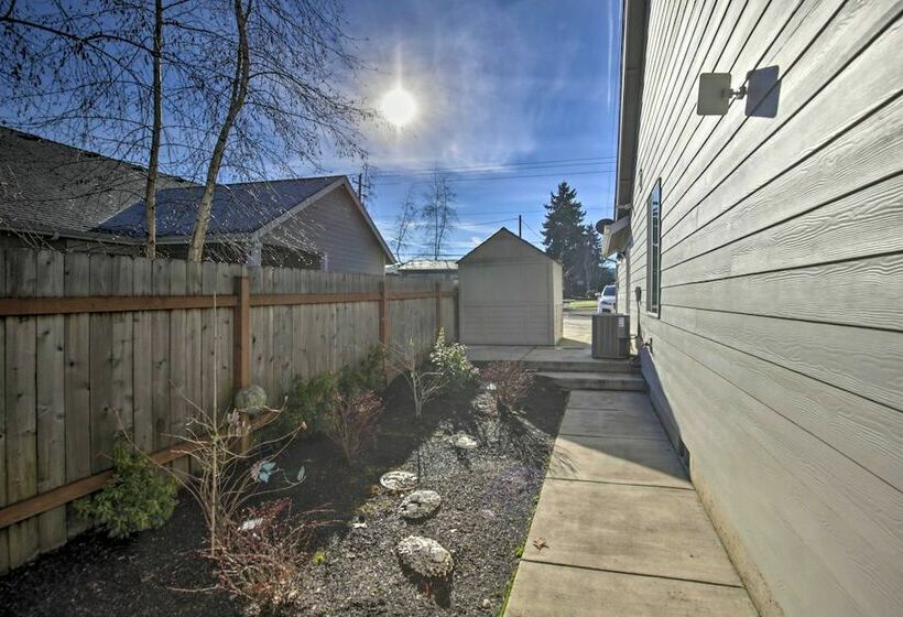 Cozy Retreat W/ Private Yard ~ 13 Mi To Salem
