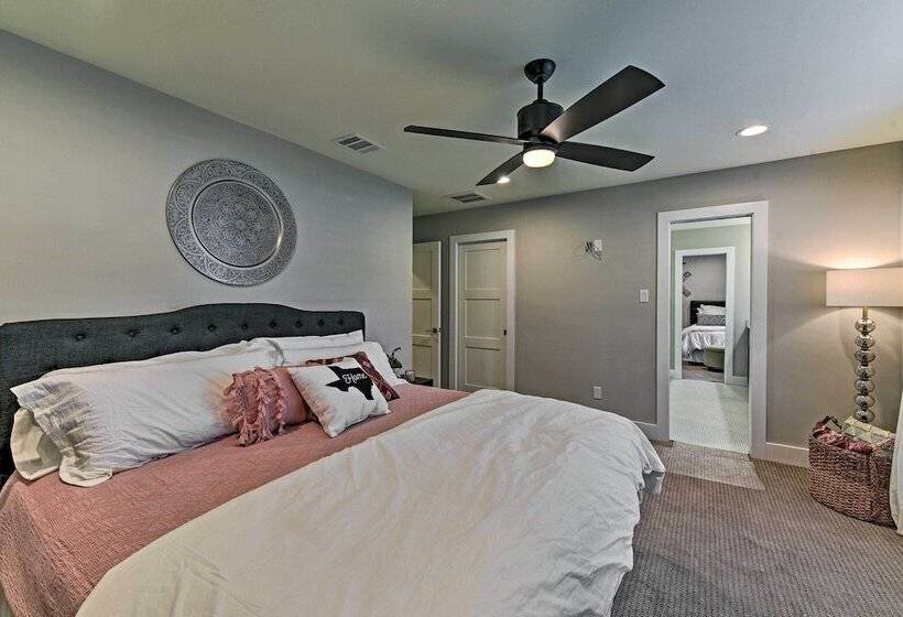 Elegant College Station Home   Walk To Texas A & M
