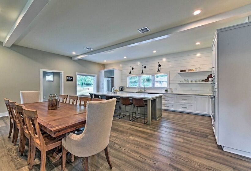 Elegant College Station Home   Walk To Texas A & M