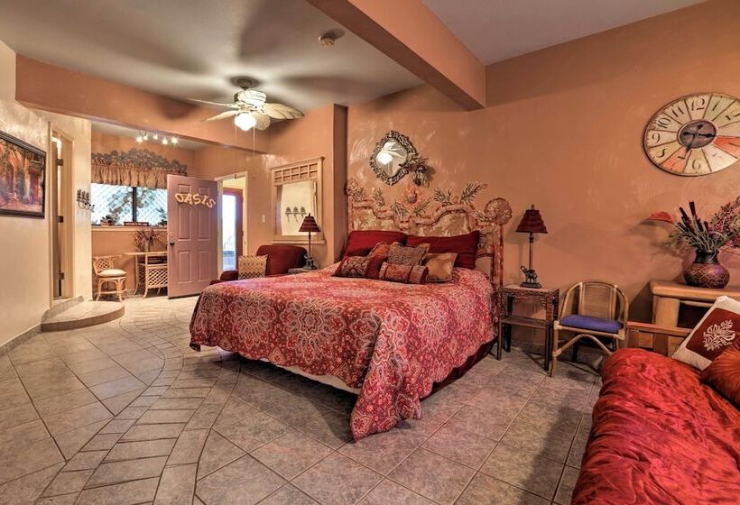 Exotic Home W/ Patio & Grill: Walk To Canyon Lake!