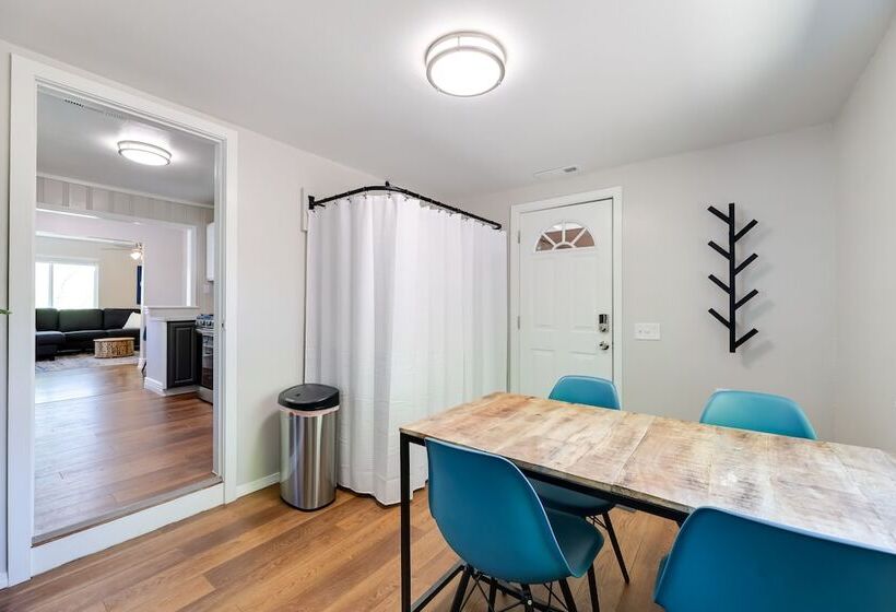 Fayetteville Retreat W/ Yard   Walk To Campus!