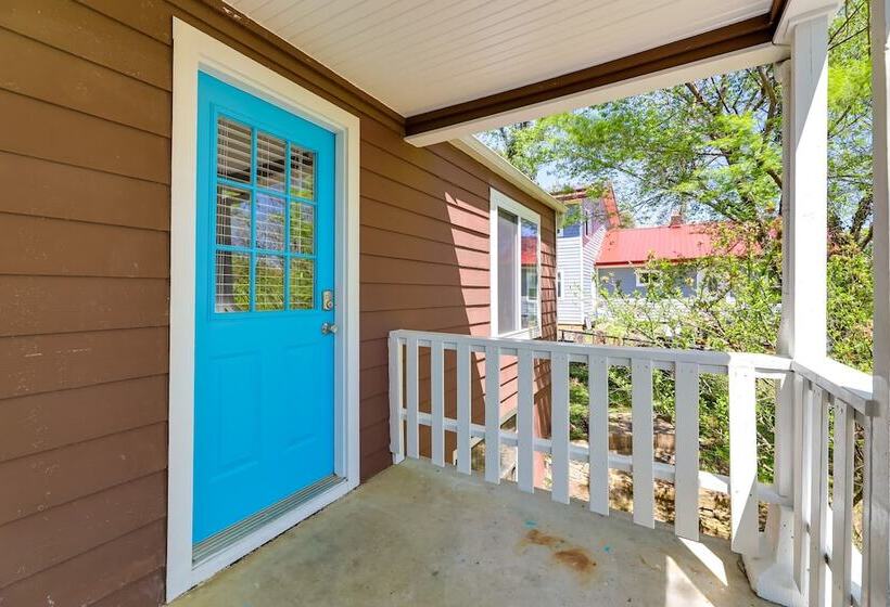 Fayetteville Retreat W/ Yard   Walk To Campus!