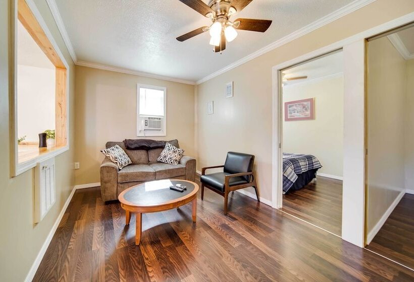 Geneva Cottage W/ Patio   Walk To Park, Lake Erie!