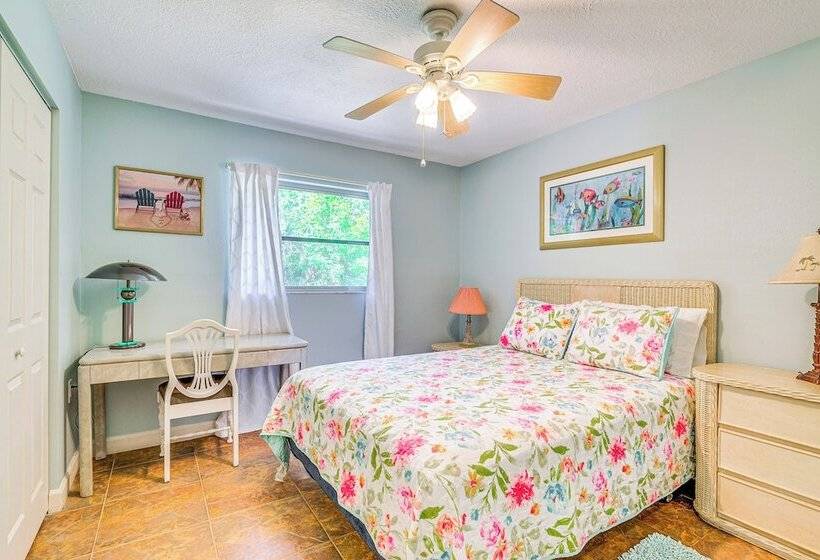 Lovely Crystal River Home W/ Lanai & Pool!