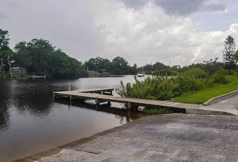 Modern Port St Lucie Home W/ Private Outdoor Oasis