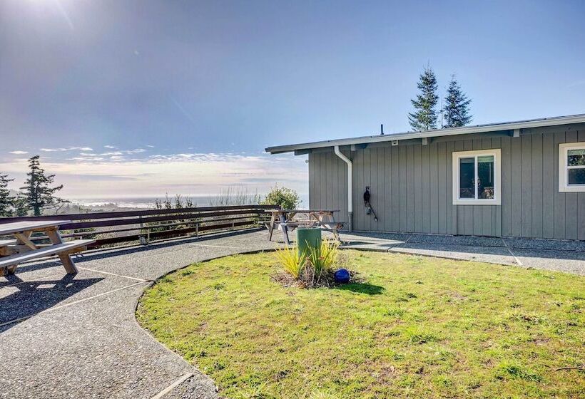 Ocean Vista  Gold Beach Getaway!
