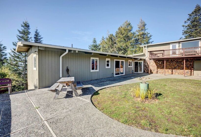 Ocean Vista  Gold Beach Getaway!