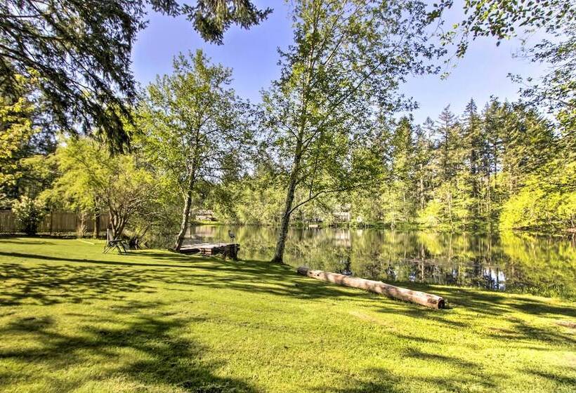 Quiet Lakefront Olympia Home W/ Dock On Half Acre